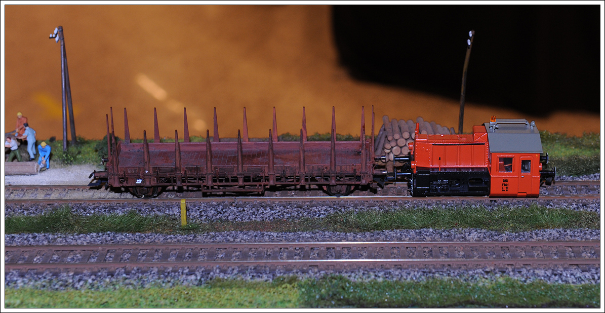 Dank der Freunde der Sulmtalbahn IG, fährt die Sulmtalbahn auch 2016 noch, und zwar im Maßstab 1:87 (H0), in diesem Fall in Gleinstätten über das verlängerte Fronleichnamwochenende (Foto vom 29.5.2016).

Auch die Köf (bei der GKB als V 80.1 bezeichnet) darf natürlich nicht fehlen.

Nähere Infos: www.facebook.com/FreundederSulmtalbahn/timeline