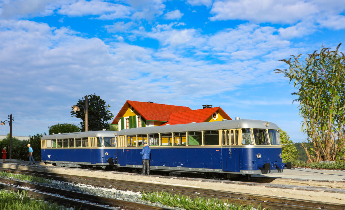 Darf auf keiner Gartenbahn fehlen ,... 
Ein 5081 wartet auf Kundschaft. 
15.08.2018