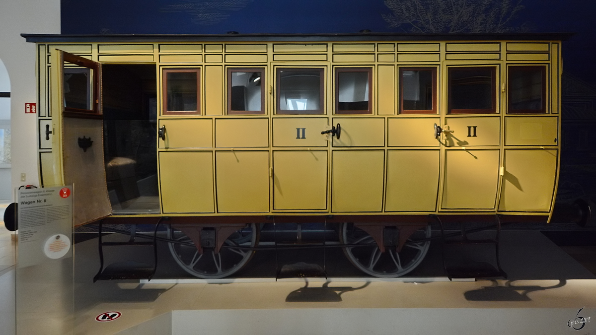 Das älteste im Original erhaltene Eisenbahnfahrzeug Deutschlands ist der Personenwagen Nr. 8 der Ludwigseisenbahn aus dem Jahre 1835. (Verkehrsmuseum Nürnberg, Juni 2019)