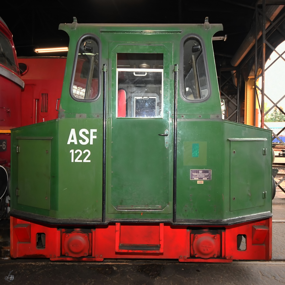 Das Akkuschleppfahrzeug ASF 122 des Sächsischen Eisenbahnmuseum Chemnitz-Hilbersdorf war Ende September 2020 im Rundhaus I ausgestellt.
