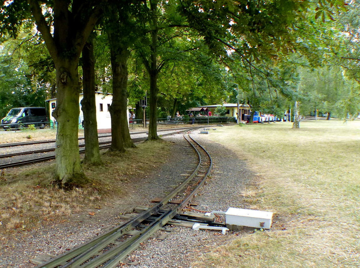 Das Anschlussgleis zum Lokschuppen der Parkeisenbahn Auensee am 22.07.2018.