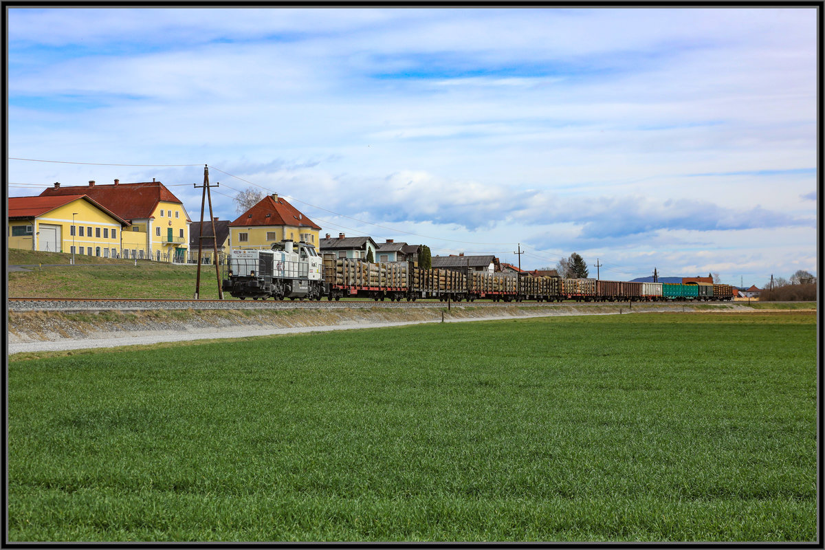 Das Anwesen der  Domäne Müller  liegt erhaben über dem Tal bei Gussendorf. 
DH 1700.2 donnert an diesem Tag mit Ihrem Güterzug gen Frauental Bad Gams 
15.März 2019
