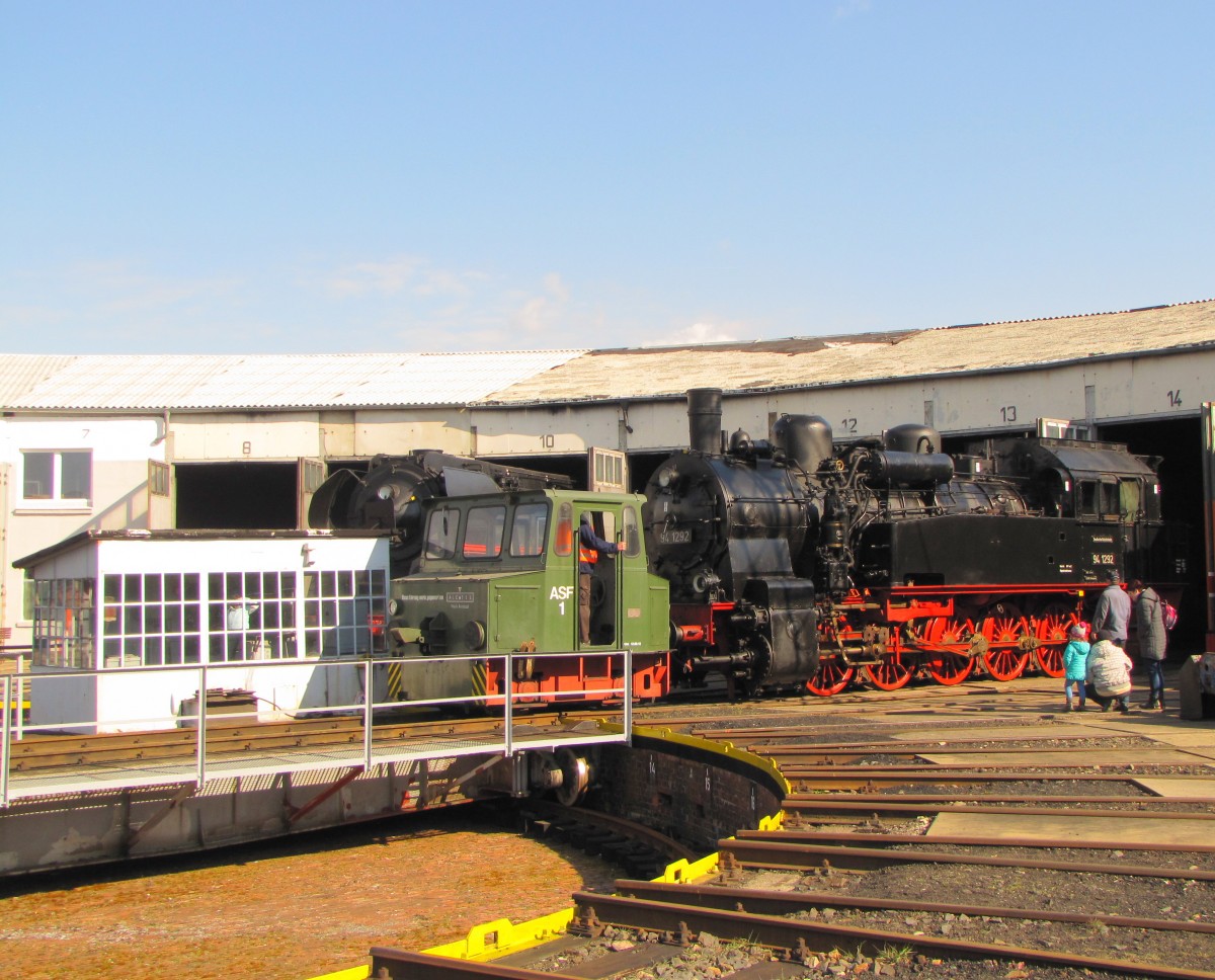 Das ASF 1 und die DB Museum 94 1292 am 06.04.2015 im Eisenbahnmuseum Arnstadt.