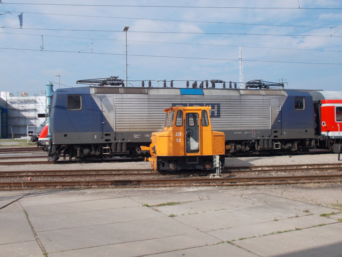 Das ASF 152 vor der RBH Lady 143,am 24.Juli 2016,in Rostock.