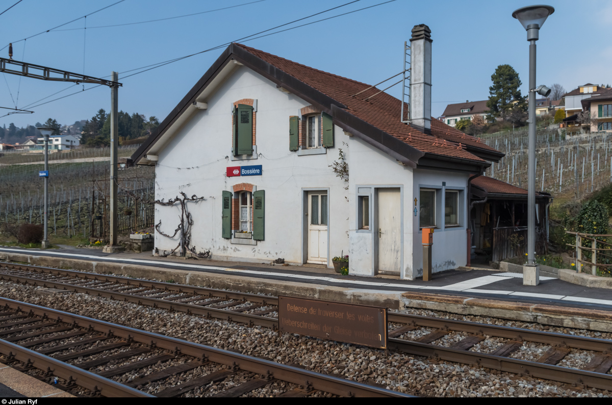 Das Bahnhofsgebäude von Bossière. 12. März 2016