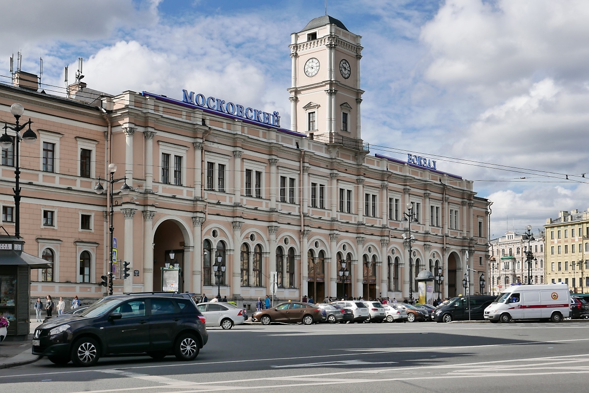 Das Bahnhofsgebäude der Moskauer Station in St. Petersburg, 16.7.17 
