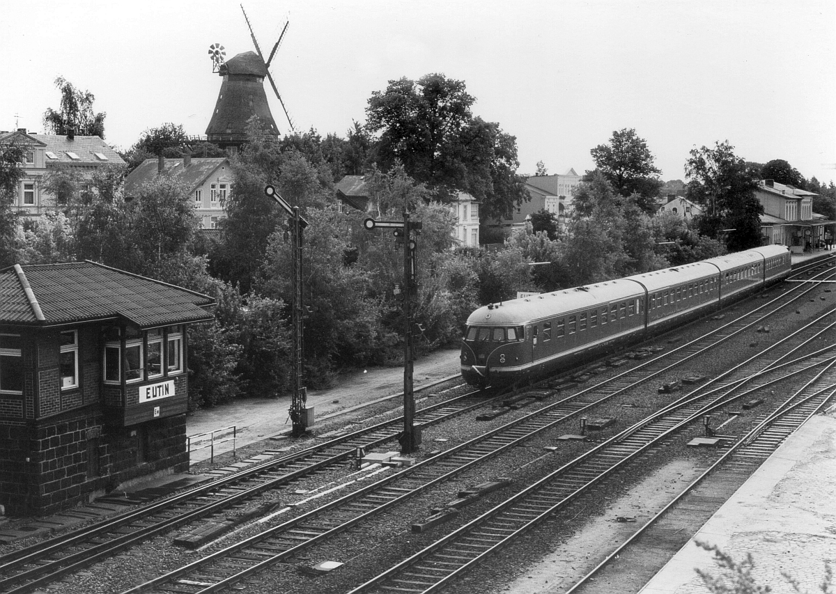 Das bekannte Eutiner Windmhlenmotiv nochmals mit der Baureihe 613 am 10.9.1981.