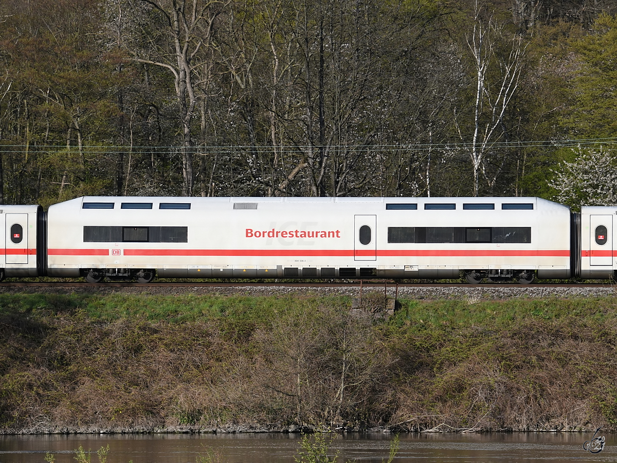 Das Bordrestaurant (804 036-2) eines ICE1, welcher Ende April 2021 in Witten-Bommern unterwegs war.