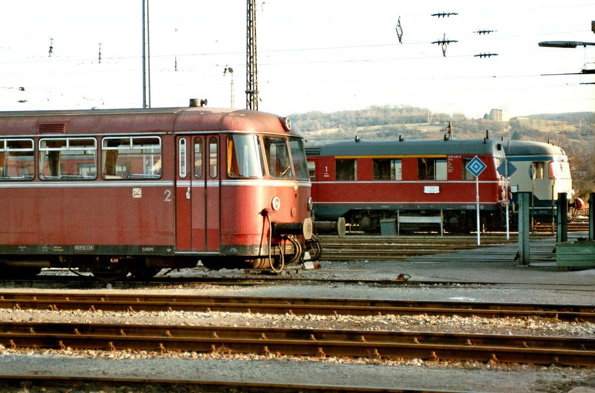Das BW Tübingen konnte am 31.12.1983 noch viel vorweisen: Uerdinger Schienenbusse und Züge der DB-Baureihen 425 und 427 