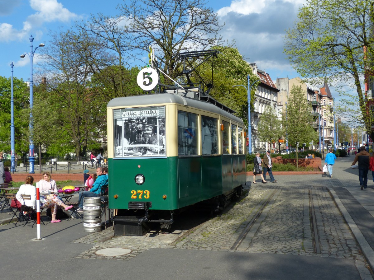 Das Caffe Bimba in Poznan nutzt eine ausrangierte Straßenbahn. 1.5.2015