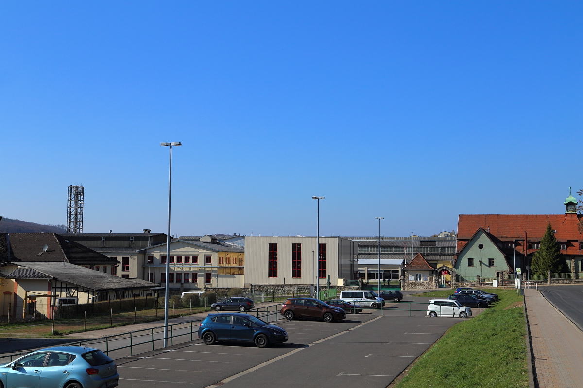 Das Dampflokwerk Meiningen (Haupttor) am Nachmittag des 29.03.2014. Wie ich an diesem Tag während einer Führung erfuhr, wird das in der Mitte zu sehende Gebäude demnächst als Museum eingerichtet, in welchem u.a. die Geschichte des Lokomotivbaus dokumentiert werden soll.