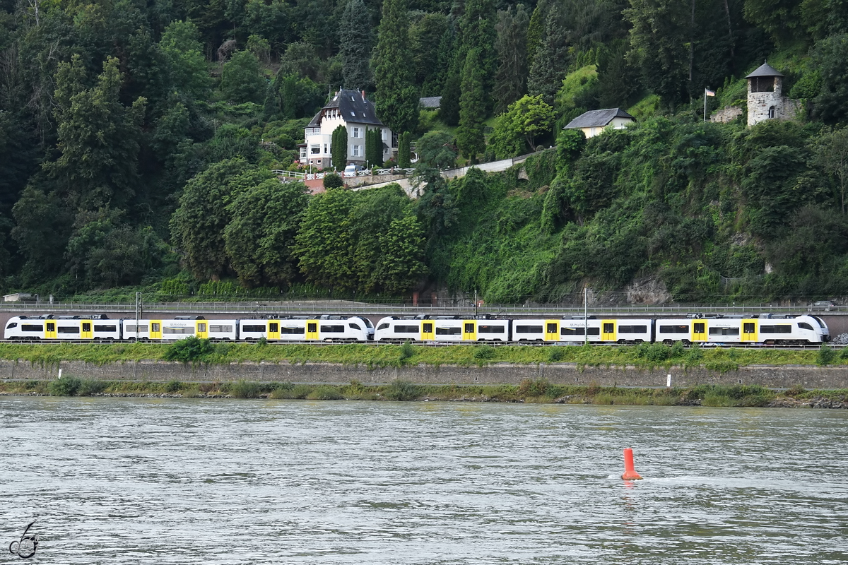 Das Desiro ML-Duo 460 008-6 & 460 017-7 war Anfang August 2021 bei der Abfahrt aus Remagen zu sehen.