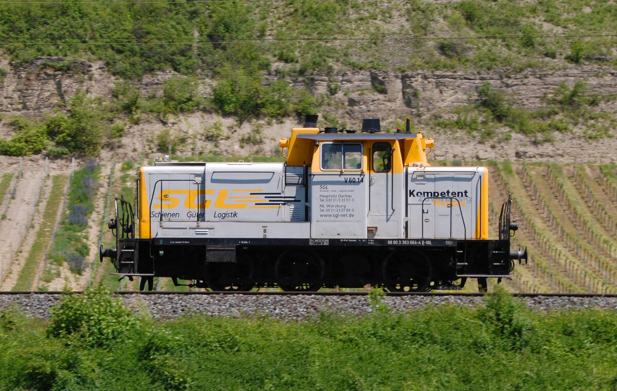 Das Dreibein der SGL V60.14 rollt solo in der Nähe von Thüngersheim im Maintal nordwärts. 01.06.2021
