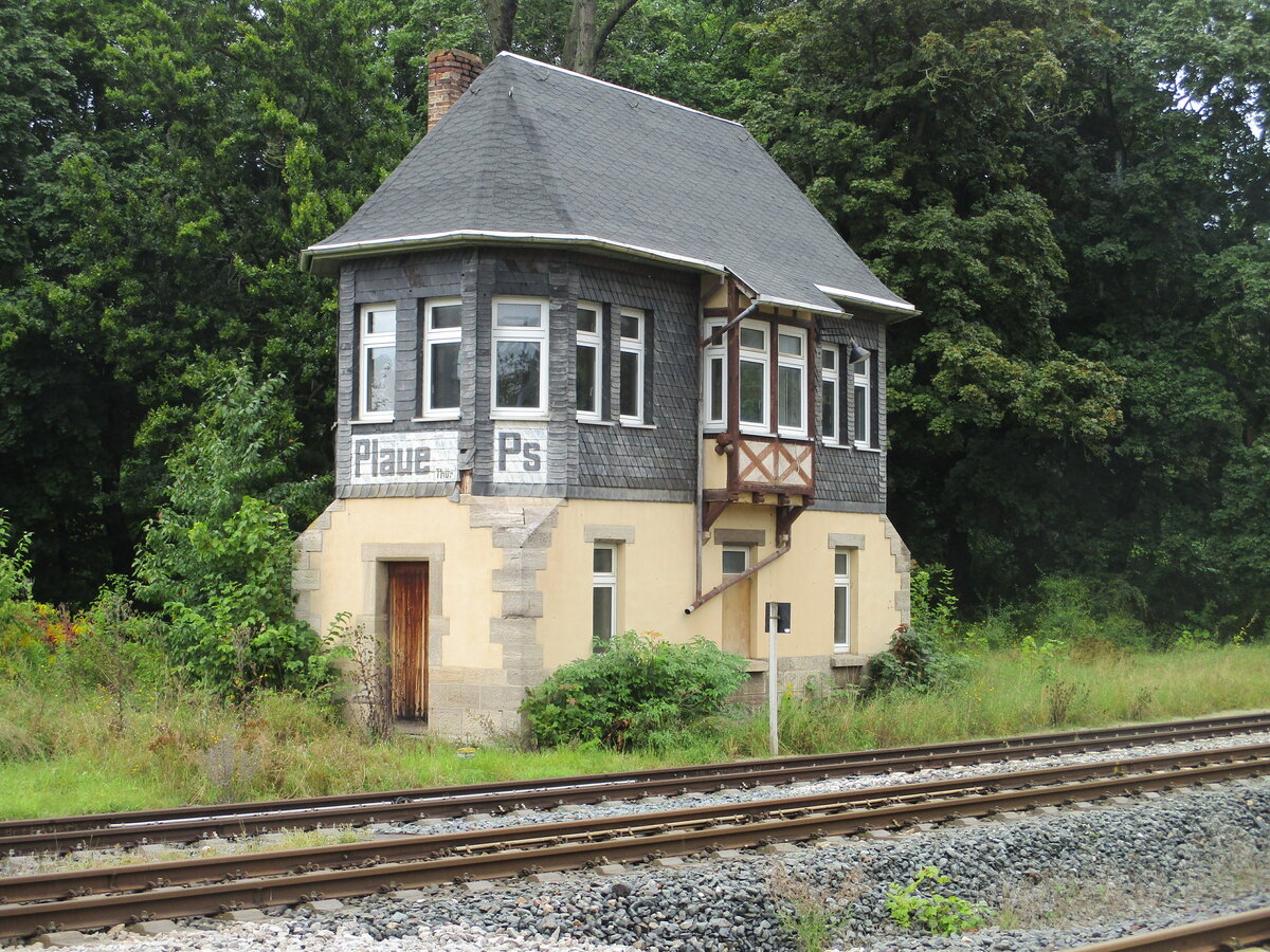 Das ehemalige Fdl Stellwerk Ps von Plaue,an der Ausfahrt nach Oberhof und Ilmenau,am 30.August 2021.