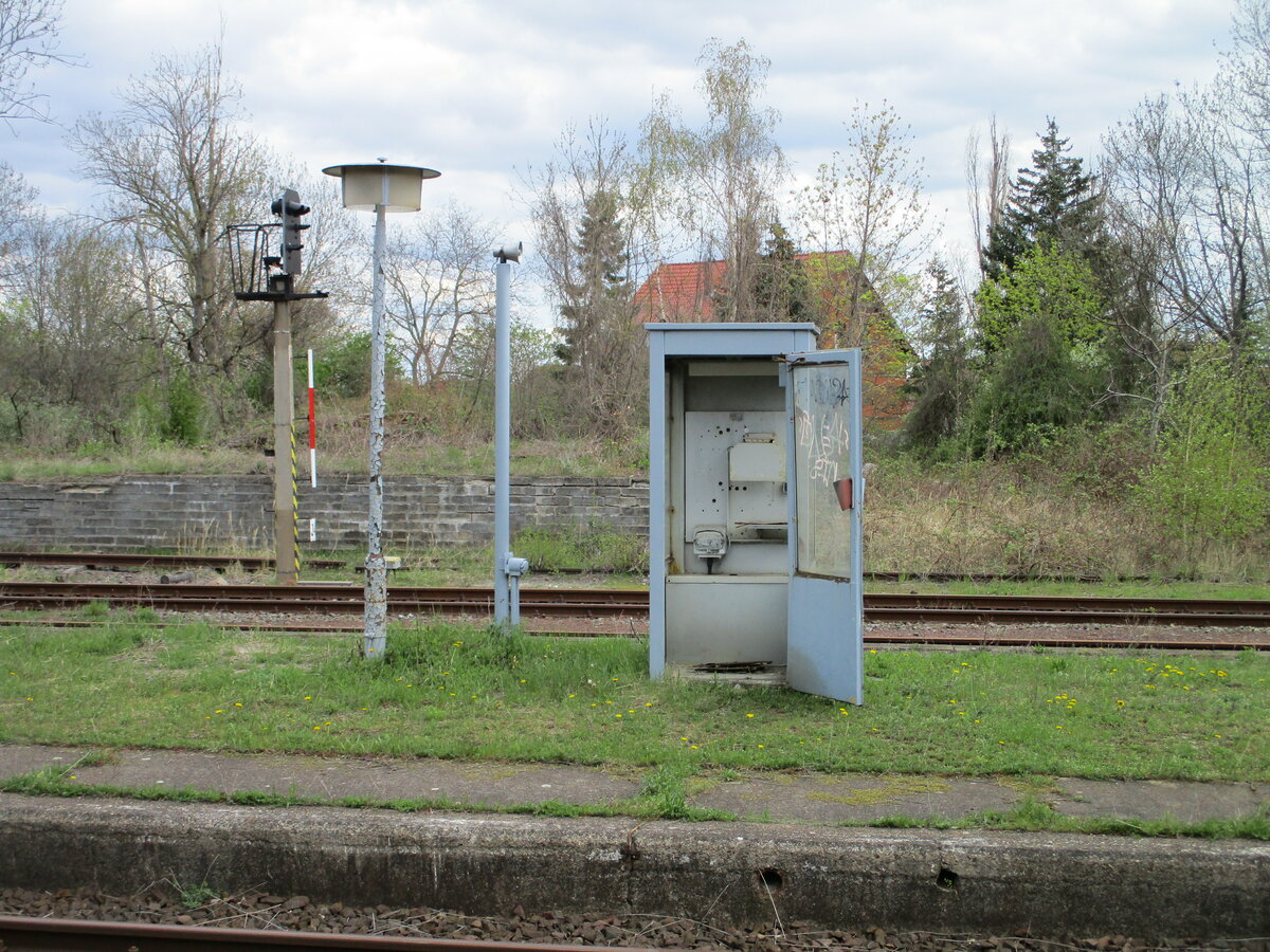Das ehemalige Häuschen,für die Lautsprecherdurchsagen,aus alten Zeiten fand ich,am 24.April 2023,in Blankenburg/Harz.