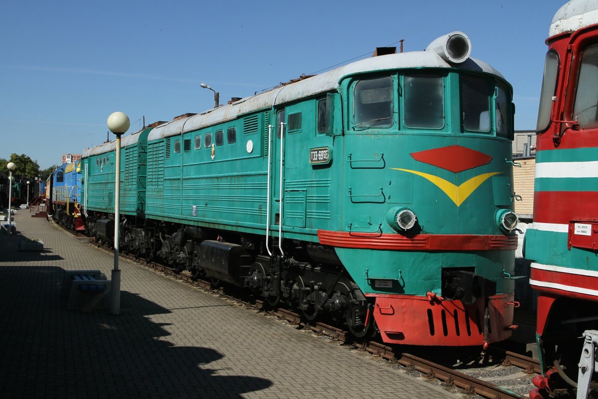 Das ist das Eisenbahnmuseum von Brest. Kategorie sollte folgen. in drei Reihen sind die verschiedensten Lokomotiven dargestellt, welche alle mal ihren Dienst in Weißrussland absolviert haben. Bei schönstem Wetter konnten wir am 7.9.16 ausgiebig Bilder schiessen.