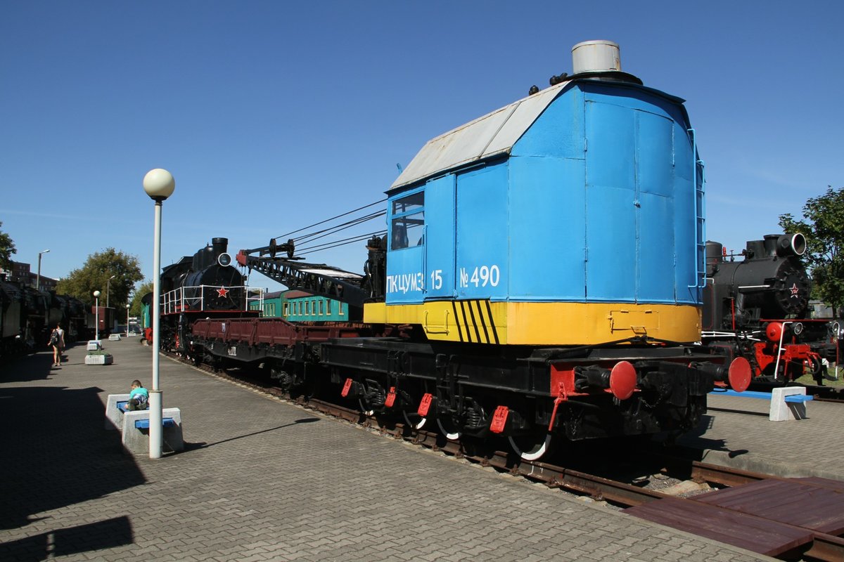 Das ist das Eisenbahnmuseum von Brest. Kategorie sollte folgen. in drei Reihen sind die verschiedensten Lokomotiven dargestellt, welche alle mal ihren Dienst in Weißrussland absolviert haben. Bei schönstem Wetter konnten wir am 7.9.16 ausgiebig Bilder schiessen.