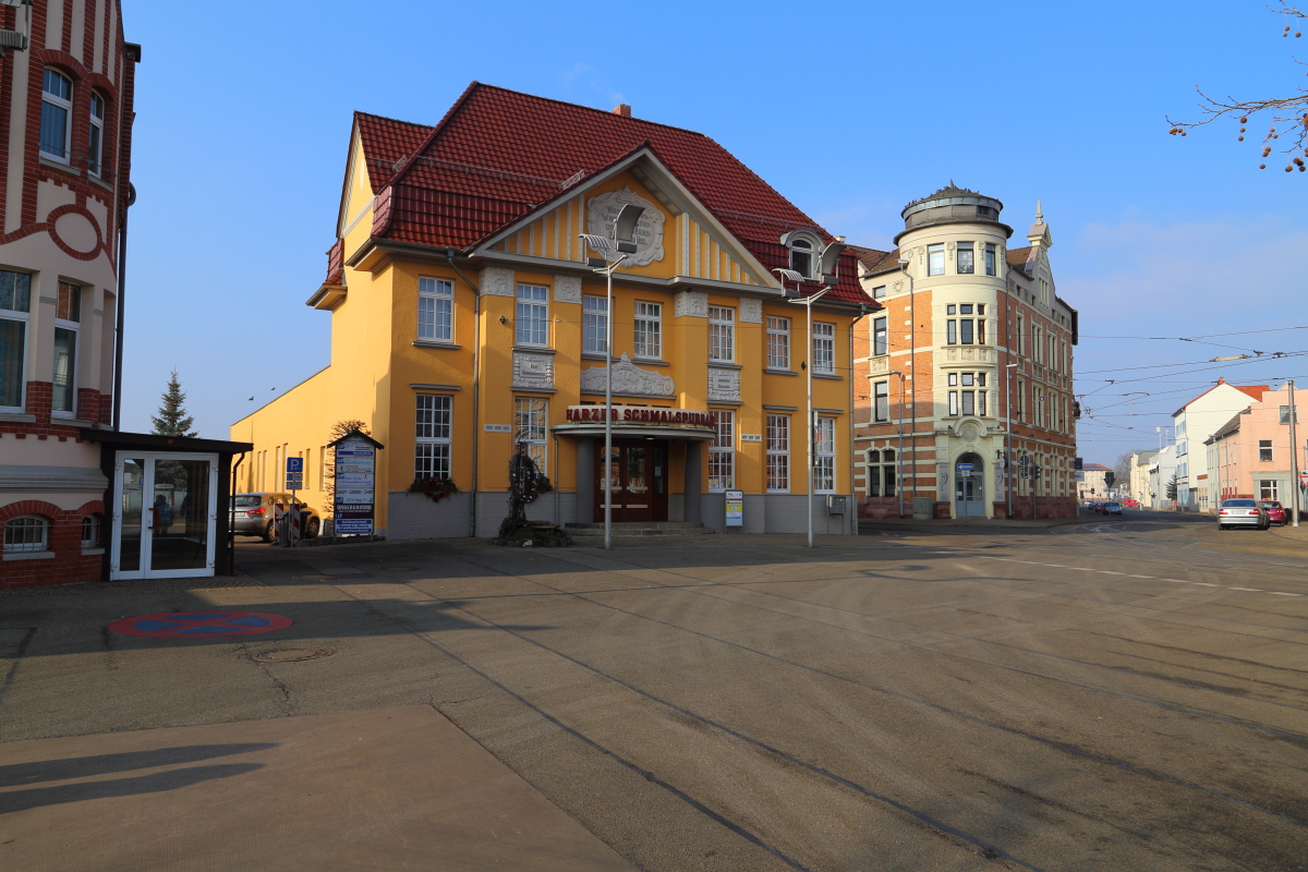 Das Empfangsgebäude des Bahnhofes Nordhausen-Nord, aufgenommen am 15.02.2015. (Bild 2)