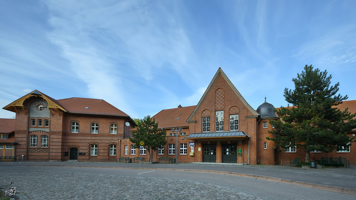 Das Empfangsgebäude des Bahnhofes im Seebad Heringsdorf wurde im Jahr 1894 als Endpunkt der Strecke Ducherow–Swinemünde–Heringsdorf eröffnet. (August 2021)