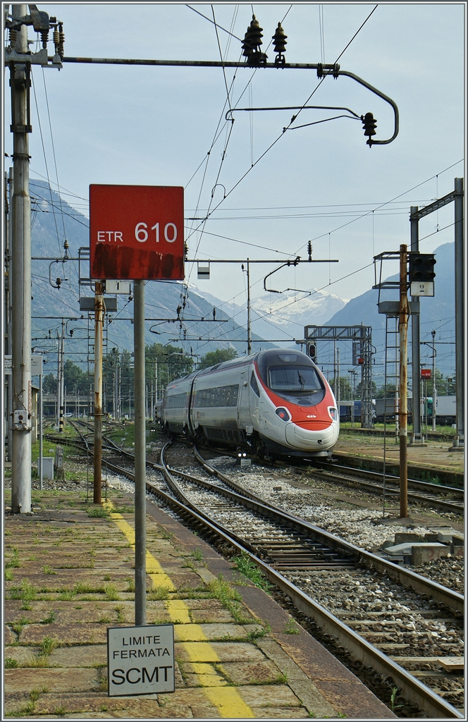 Das  ETR 610 - Halteschild gilt wohl auch für den SBB RABe 503. 
Domodossola, den 13. Mai 2015