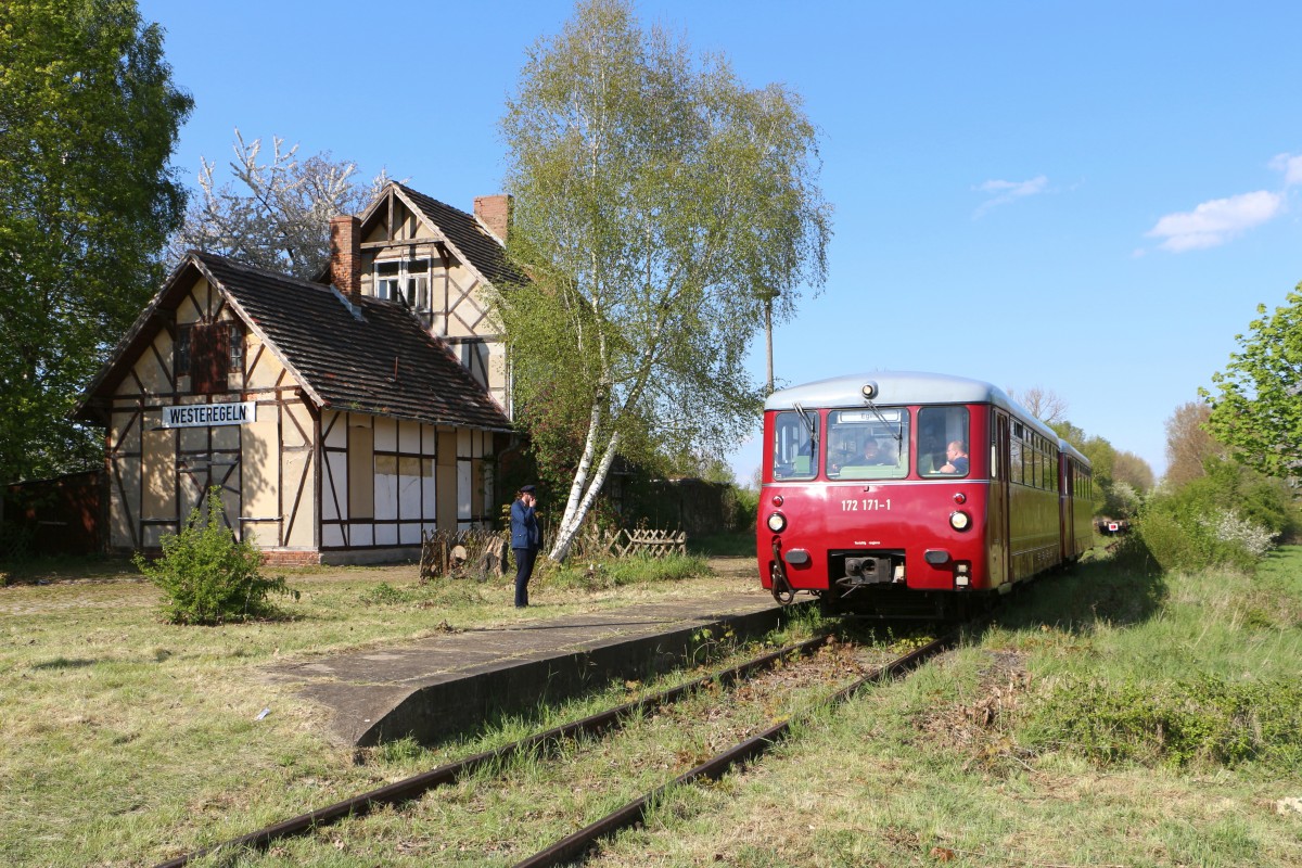 Das Ferkeltaxi in Westeregeln nach Egeln am 02.05.2015 zum Bahnhofsfest