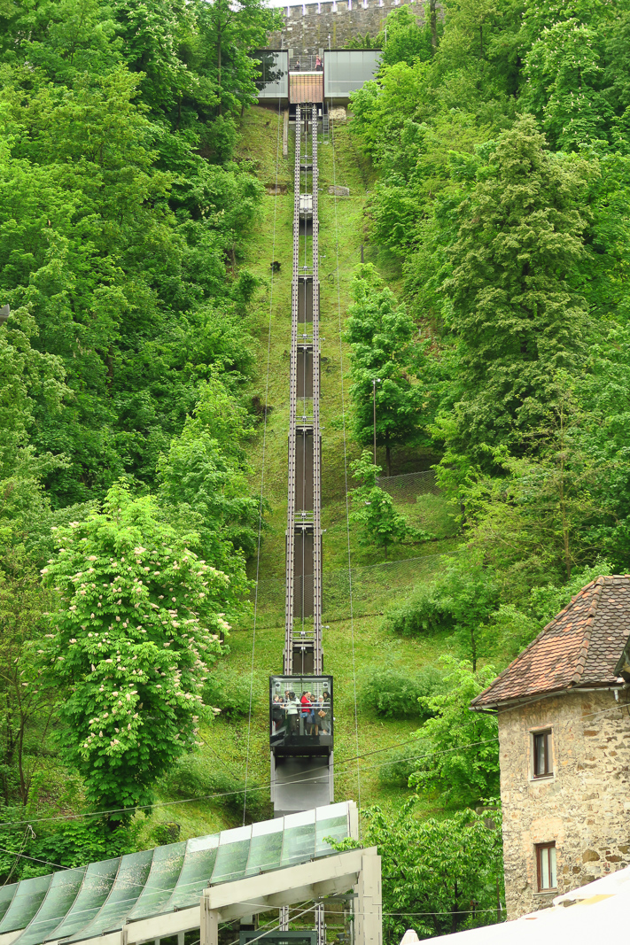 Das ist der Funicular in Ljubljana am 11 Mai 2016. Auf 70 Meter länge verbindet die Kabine die Unterstadt mit dem Schloss.