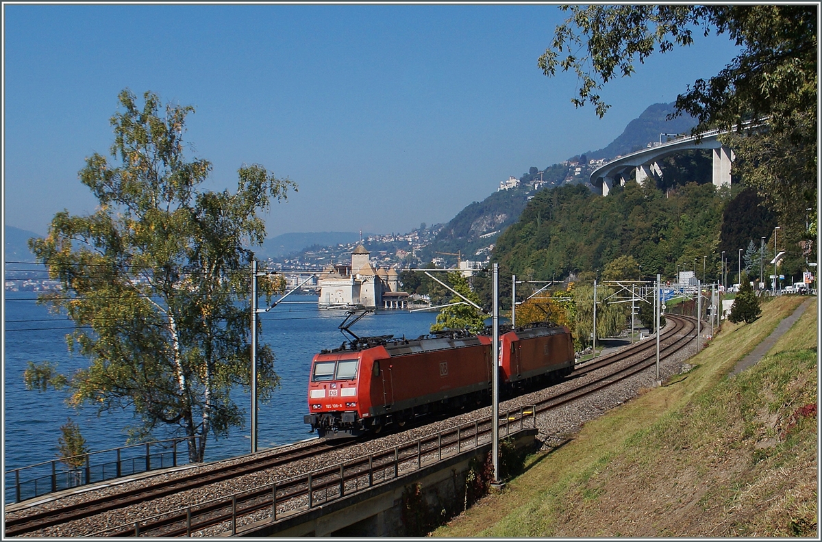 Das Gerüst bei Château Chillon ist weg und die beiden DB 185 fahren lastlos Richtung Lausanne, so dass ich nicht umhin kam auf meinem Fotoapparat den Auslöseknopf zu betätigen.
1. Oktober 2015