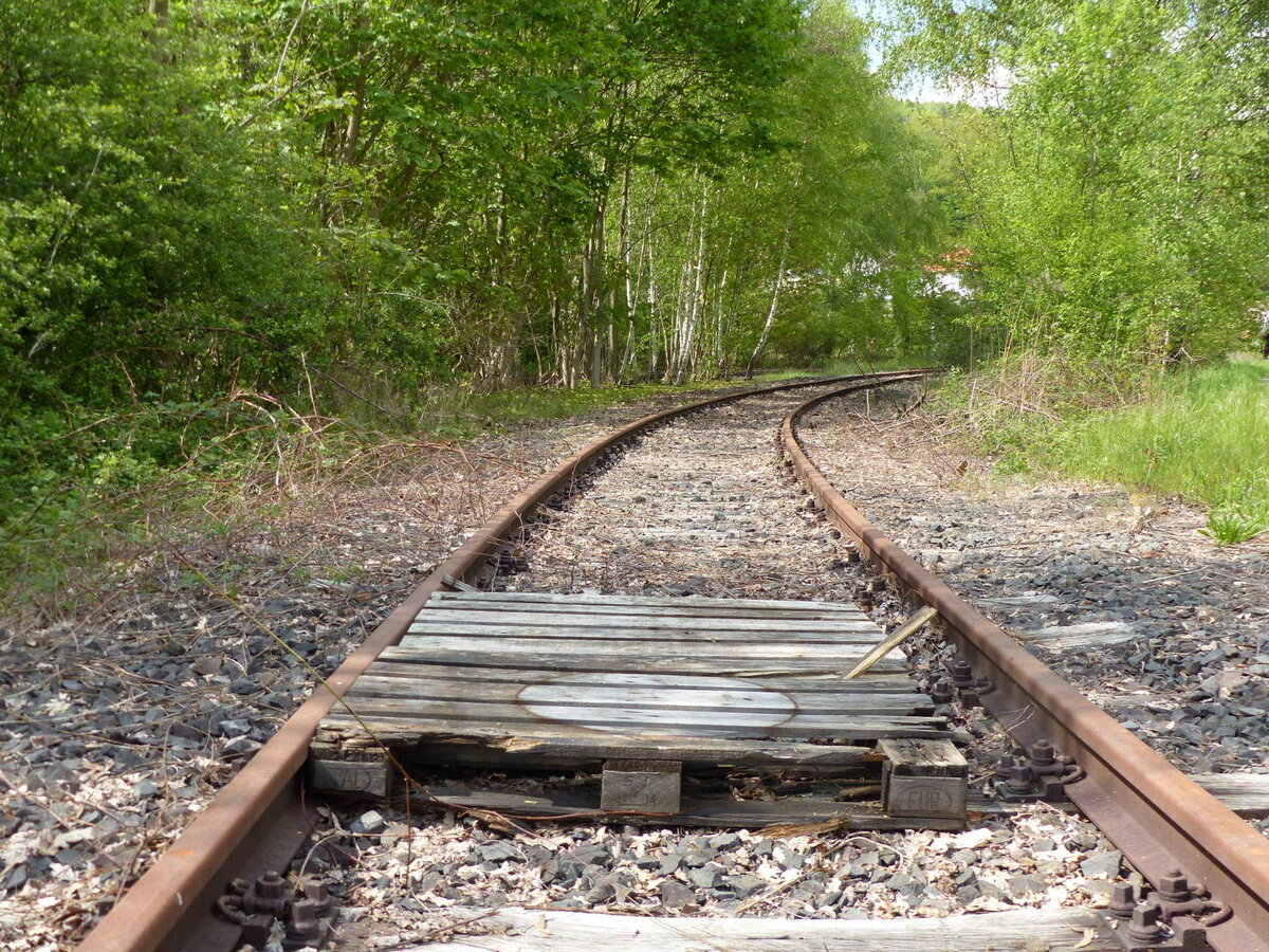 Das Gleis zur ehemaligen K+S Zentralwerkstatt, am 19.05.2021 in Heringen (Werra).