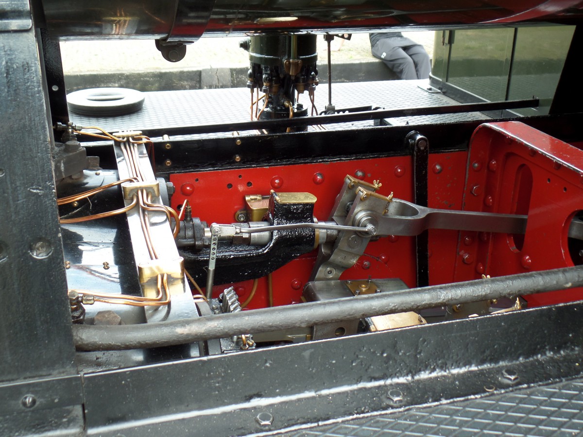 Das innenliegende Triebwerk der  Lok SHM 26 P.H. BOSBOOM am 7.9.2014 / 