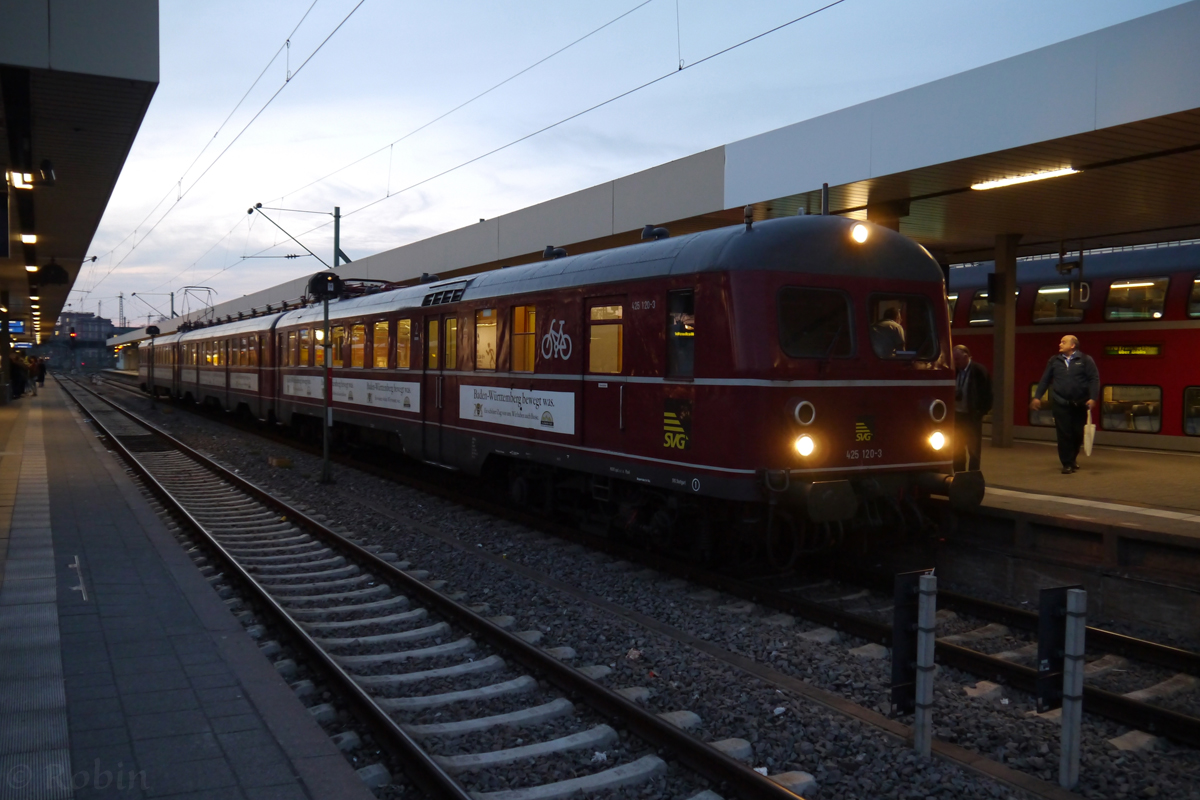 Das letzte mal in Mannheim - Der ET25 am Ende der Sonderfahrt nach Koblenz. Mittlerweile hatte der 80 Jahre alte Triebwagen Fristablauf und ist in der Ausstellung in Horb zu sehen.
(29.03.2014)