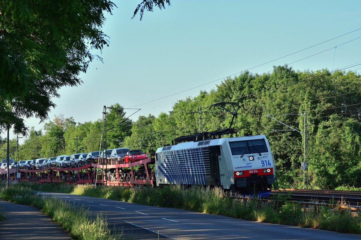 Das Lokomotion Zebra 189 914 zog am 18.6.17 den Autoreisezug aus Livorno Centrale durch Köln Stammheim gen Düsseldorf Hbf.

Köln Stammheim 18.06.2017