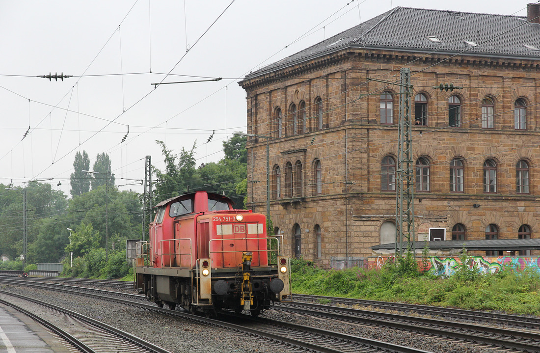 Das Lokportrait von 294 751 entstand am 10. Juli 2017 in Minden (Westfalen).
