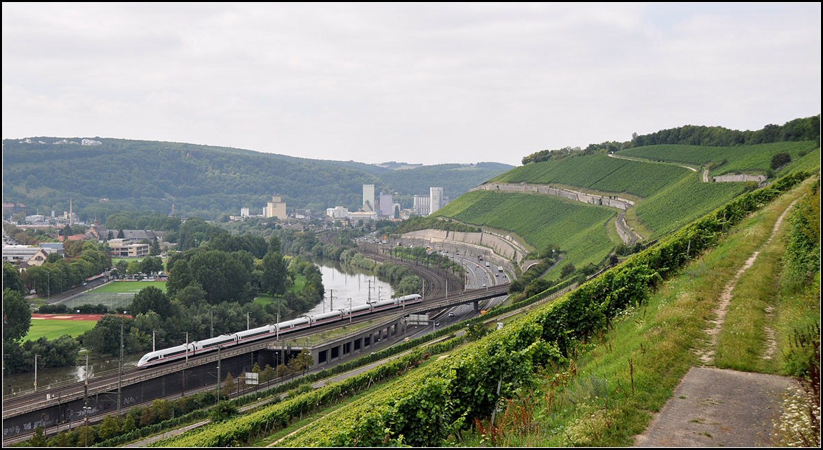 Das Maintal in Würzburg -

Ein ICE 3 am Ende der Schnellfahrstrecke wird gleich in den Würzburger Hauptbahnhof einfahren.

01.08.2011 (J)