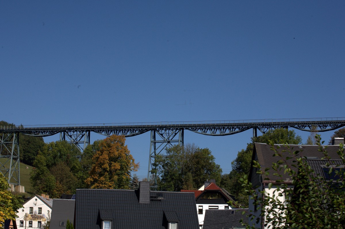 Das Markersbacher Viadukt. 04.10.2014   12:43 Uhr. Leider ohne Sonderzug, denn der Fotograf saß im Zug.