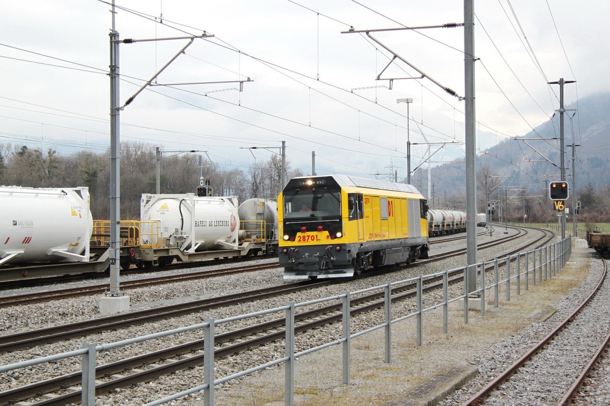 Das neue Infrastruktur Fahrzeug der RhB D1 Nr.28701(Schalker Eisenhütte Maschinenfabrik GmbH)auf Schulungsfahrt bei Trimmis.21.01.14