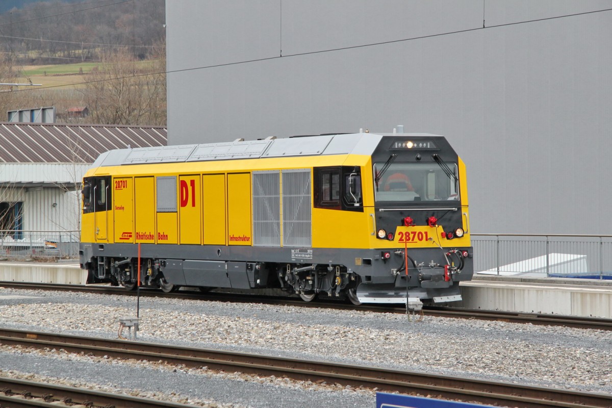 Das neue Infrastruktur Fahrzeug der RhB,Gmf4/4 D1 Nr.28701(Schalker Eisenhütte Maschinenfabrik GmbH)auf Schulungsfahrt in Trimmis/Untervaz.21.01.14