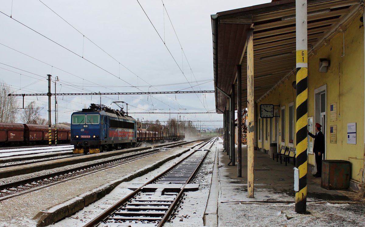 Das neue Jahr fängt gut an! Spontan entschieden am 04.01.19 nach Tršnice zu fahren um zu schauen was rollt. Man wartete nicht lange und es kam tatsächlich 363 015-9 mit dem Nex 60202 Břeclav-Cheb.