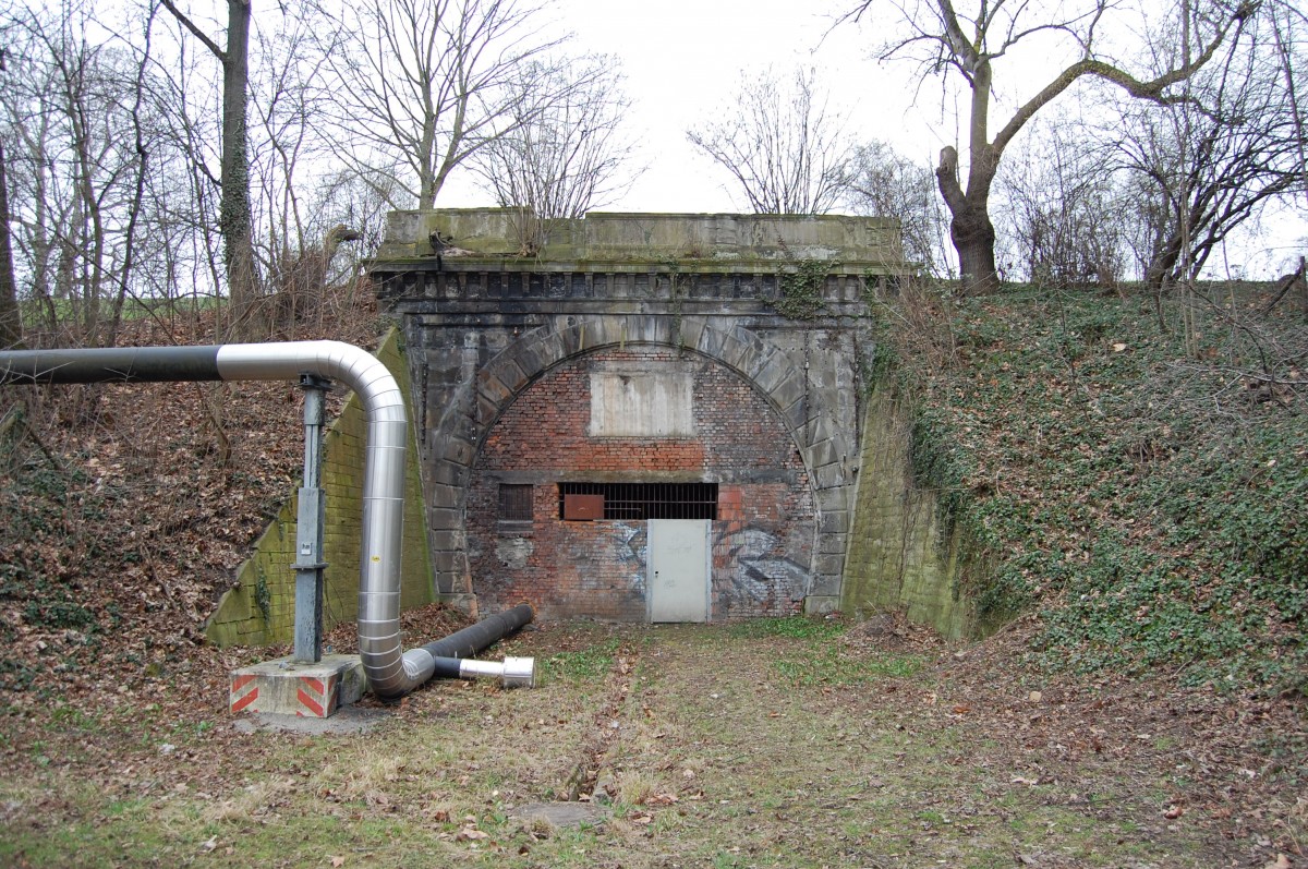 Das Nordportal des alten Rosensteintunnels in Stuttgart am 19. März 2016