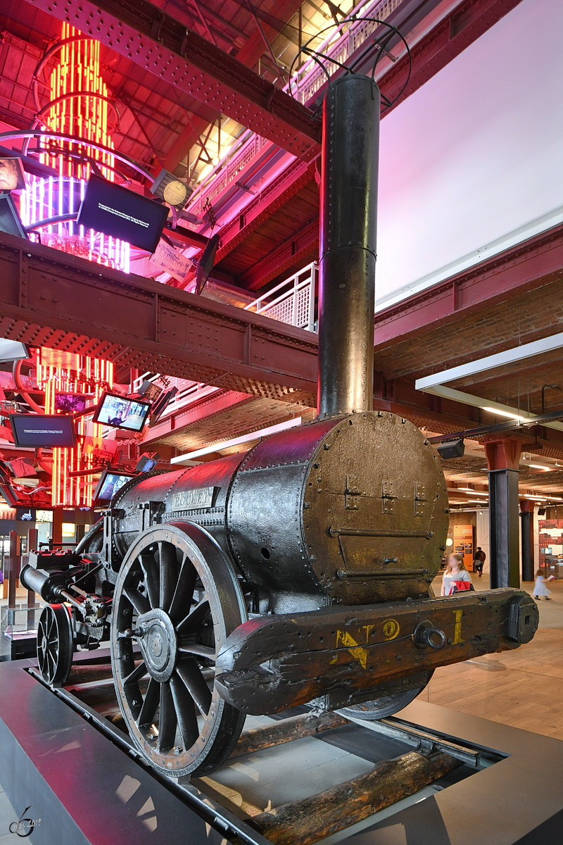 Das Original der frühzeitlichen Dampflokomotive  Rocket  ist nach langer Ausstellungszeit im Science Museum London zurück in die alte Heimat Manchester verbracht worden. (Museum of Science and Industry, Mai 2019)