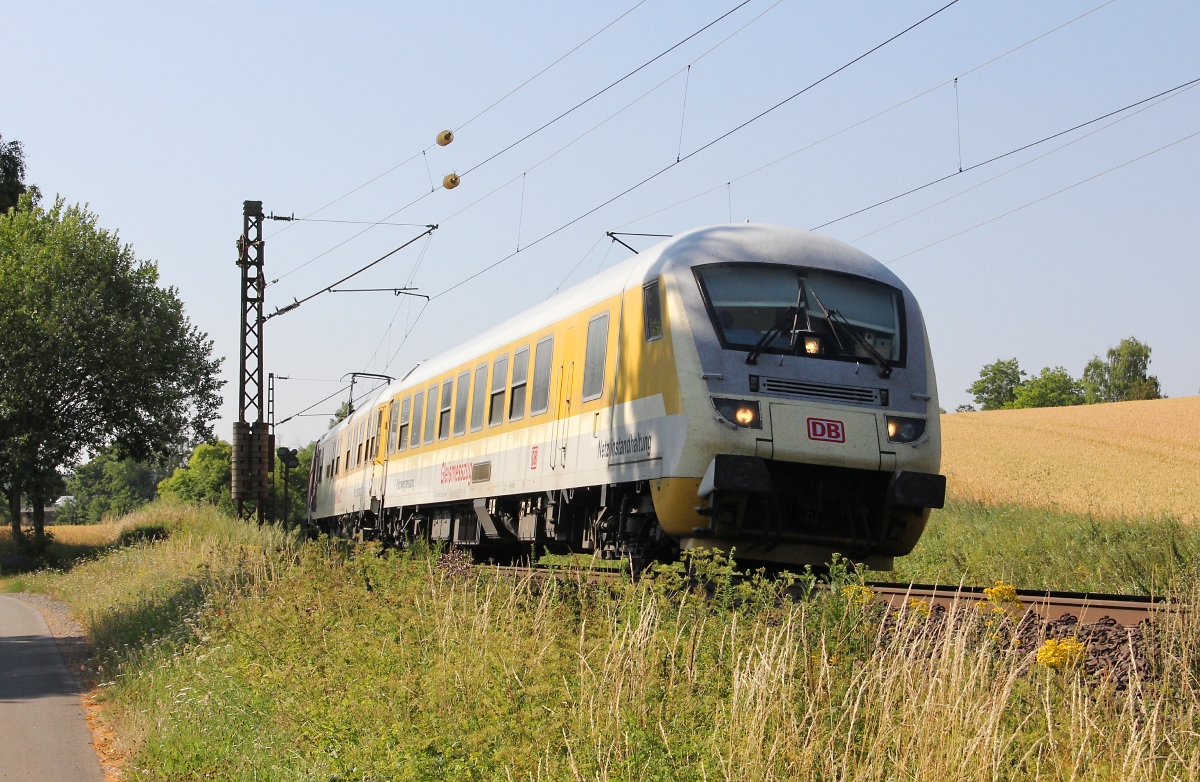 Das RailLab mit dem Gleismesszug-Steuerwagen wurde am 19.07.2013 von 110 169-0 über die KBS 613 gen Norden geschoben. Aufgenommen zwischen Eschwege und Albungen.