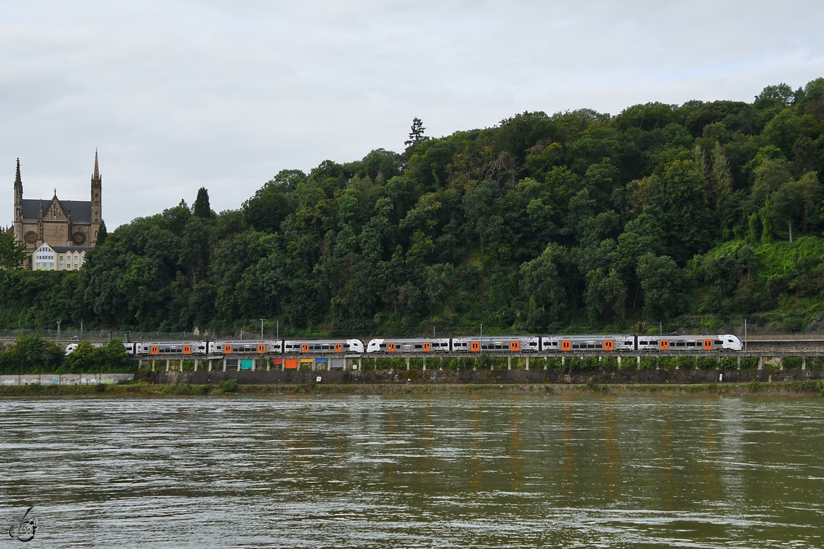 Das RRX-Duo 462 038 & 462 040 war Anfang August 2021 bei der Abfahrt aus Remagen zu sehen.