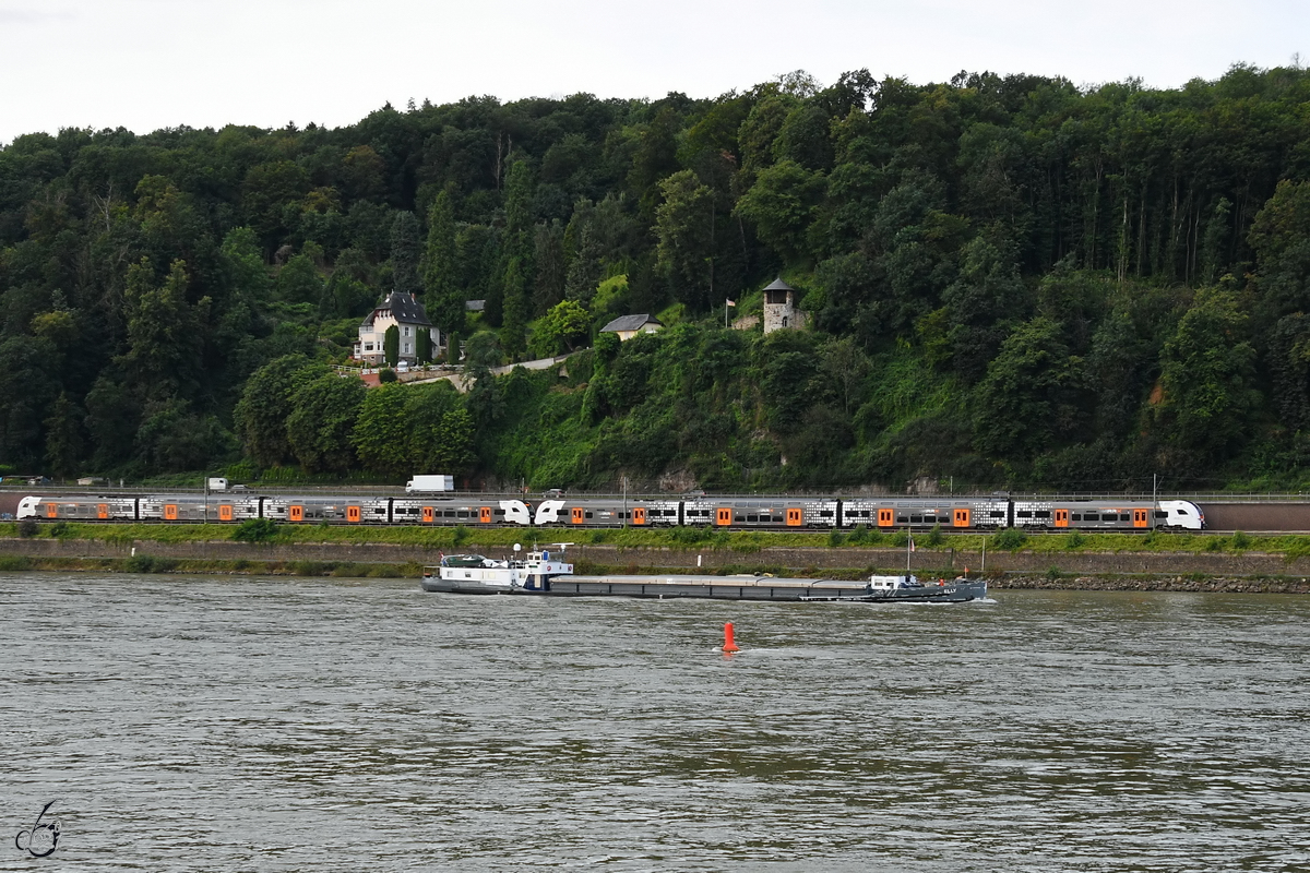 Das RRX-Duo 462 038 & 462 040 war Anfang August 2021 bei der Abfahrt aus Remagen zu sehen.