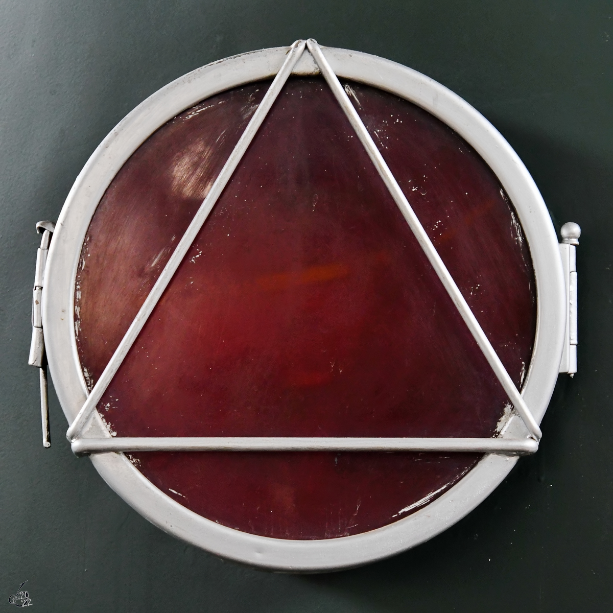 Das Schlusslicht an der 1944 gebauten Elektrolokomotive 7420 (274-020-0), so gesehen Anfang November 2022 im Eisenbahnmuseum Madrid.