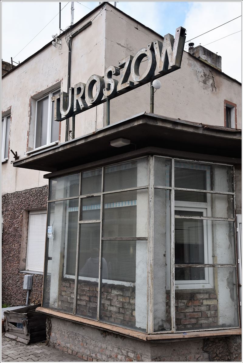 Das Stellwerk in Turoszow wirkt äusserlich etwas desolat. (08.04.2017)