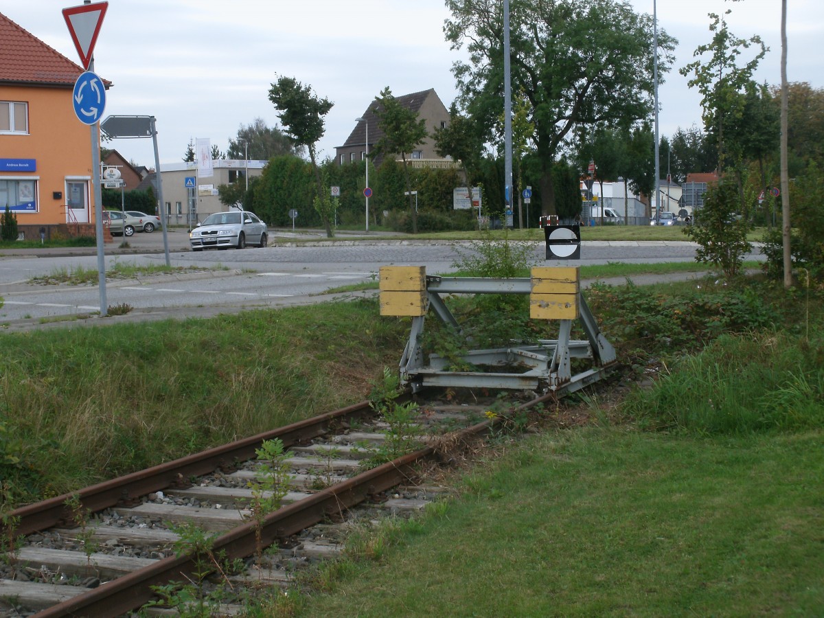 Das Streckenende von der inzwischen stillgelegten Stralsunder Anschlu�bahn in der Richtenberger Chaussee.Fr�her f�hrte die Strecke weiter bis Grimmen.Aufgenommen am 17.September 2011.