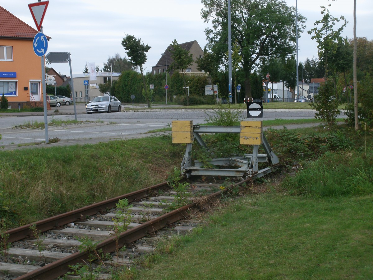 Das Streckenende von der inzwischen stillgelegten Stralsunder Anschlubahn in der Richtenberger Chaussee.Frher fhrte die Strecke weiter bis Grimmen.Aufgenommen am 17.September 2011.