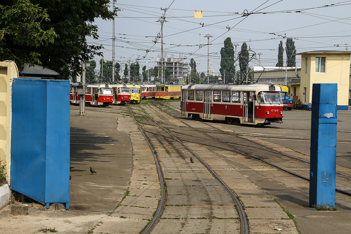 Das Tram Tram Depot in Kiew auf der West Seite des Dnjepr am 25.07.2016. Sesam öffne dich !