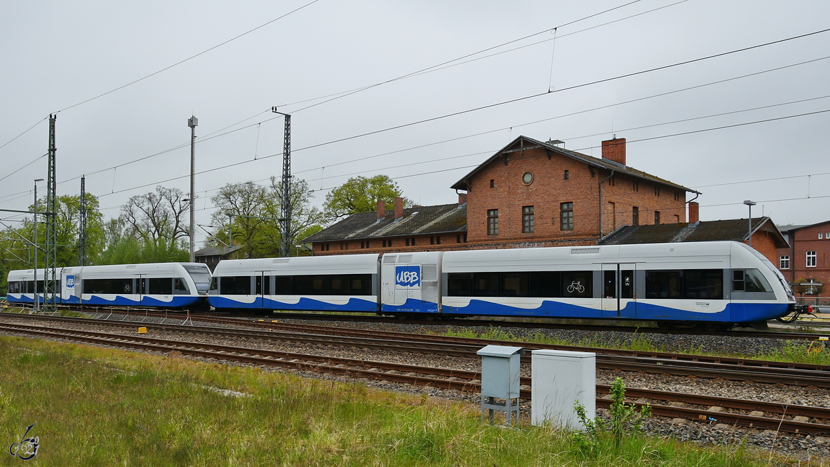 Das Triebzugsduo 646 108 und 646 103 war Mitte Mai 2021 in Züssower Bahnhofsnähe in  unterwegs.