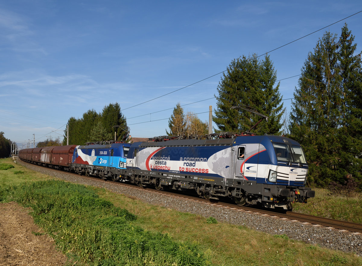 Das tschechoslowakische Tandem gebildet aus der ZSSK 383 208 und der CD-Cargo 383 009 brachte am 23. Oktober den WeKo (Werndorf Kohle) 47589 zum  Kohlekraftwerk Mellach, fotografiert in Werndorf an der Südbahn.