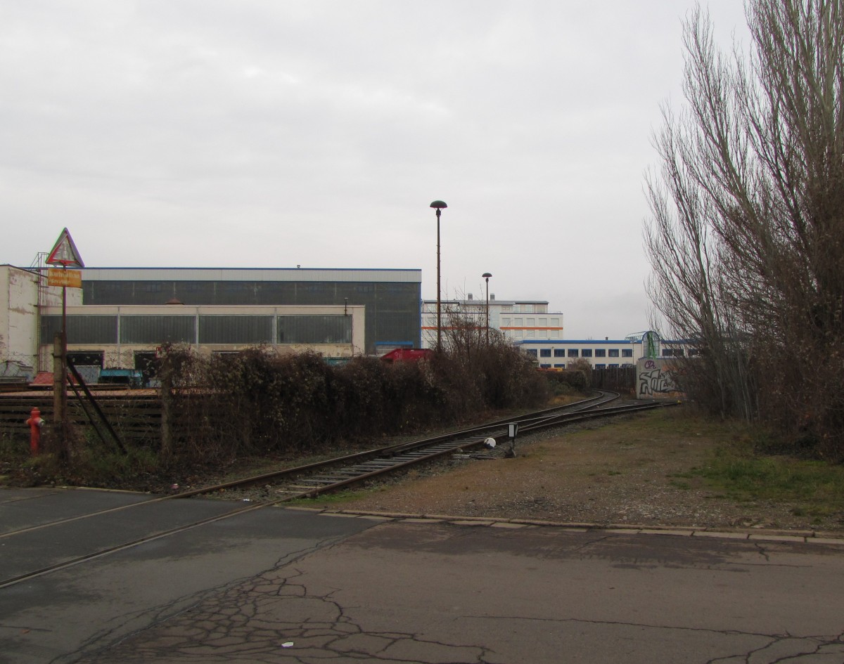Das Verbindungsgleis zwischen Erfurt Nord und Erfurt Ost, in Höhe des Anschlusses von Scholz Recycling am 02.01.2016 in Erfurt.